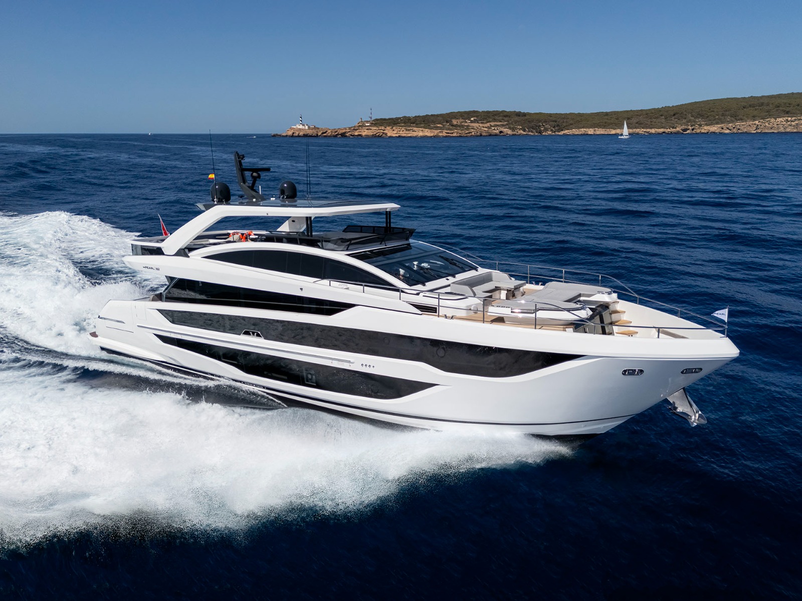 Pearl 82 Triumphs at 2025 International Yacht & Aviation Awards Pearl 82 Triumphs at 2025 International Yacht & Aviation Awards
