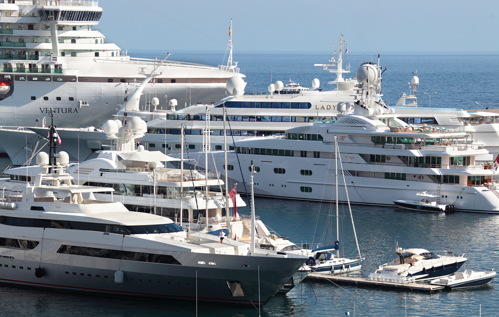Why Professional Yacht Brokerage Services Matter in Luxury Yacht Transactions